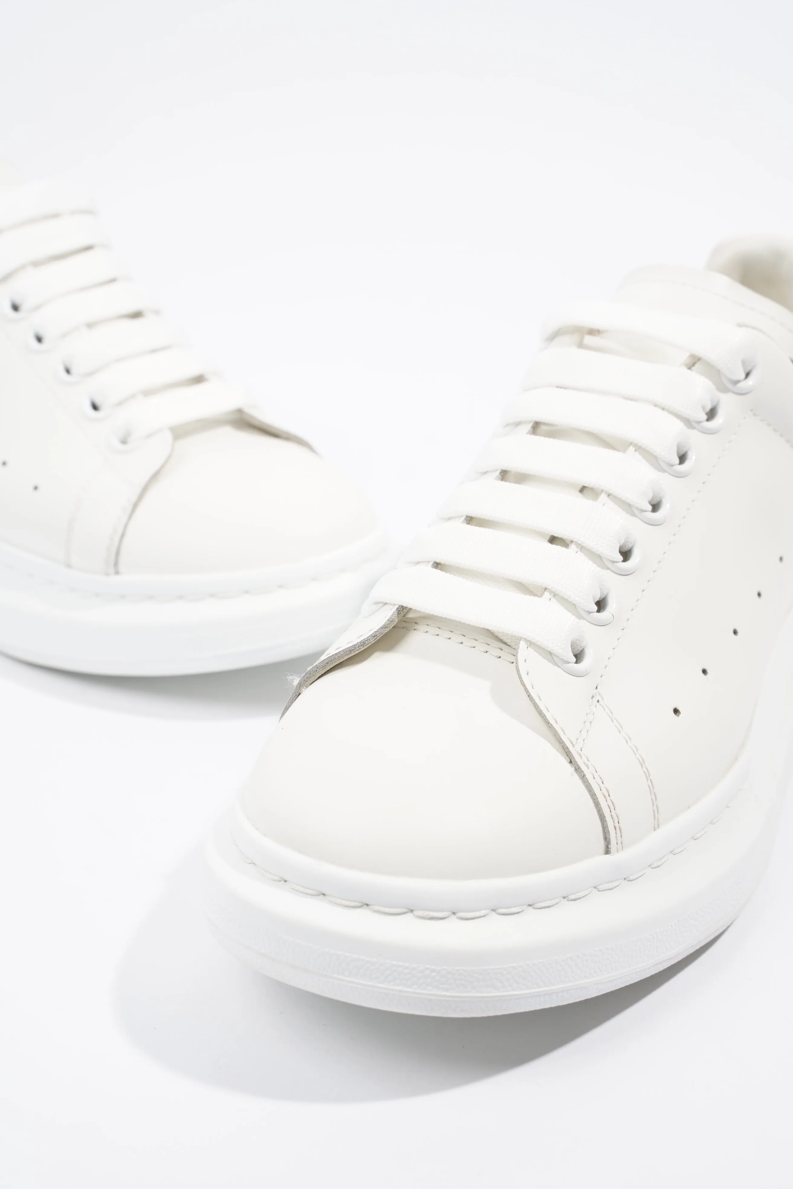 Alexander McQueen Oversized Sneaker White / Black Tab EU 39 / UK 5
