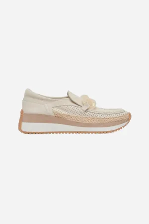 Dolce Vita Jadah Flats in Ivory Nubuck